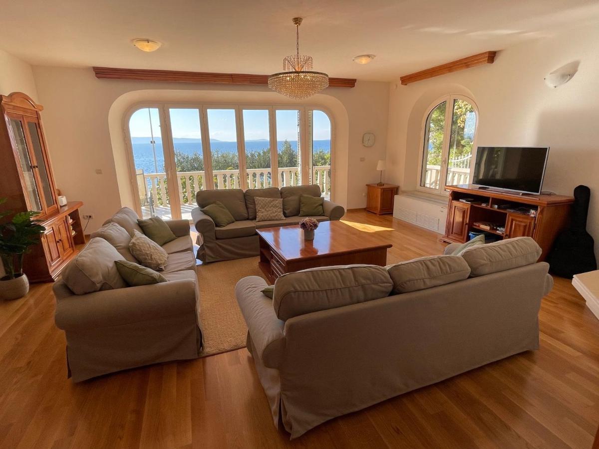 Luxury Seaside Villa With A Classic Mediterranean Olive Garden, A Fully Equipped Professional Kitchen, Pool, Sauna, Padle Boards And Canoe - Miolin Beach House Trogir Ngoại thất bức ảnh