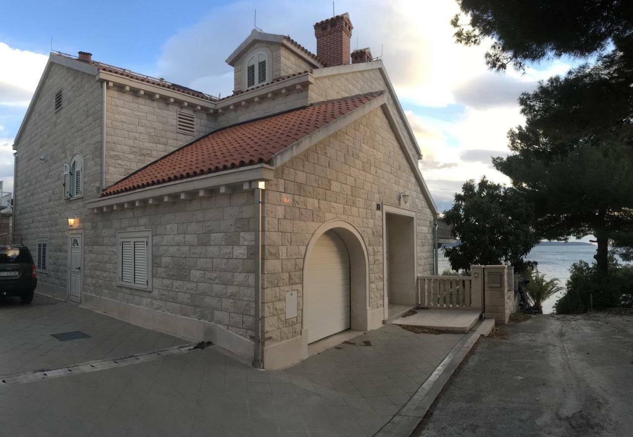 Luxury Seaside Villa With A Classic Mediterranean Olive Garden, A Fully Equipped Professional Kitchen, Pool, Sauna, Padle Boards And Canoe - Miolin Beach House Trogir Ngoại thất bức ảnh